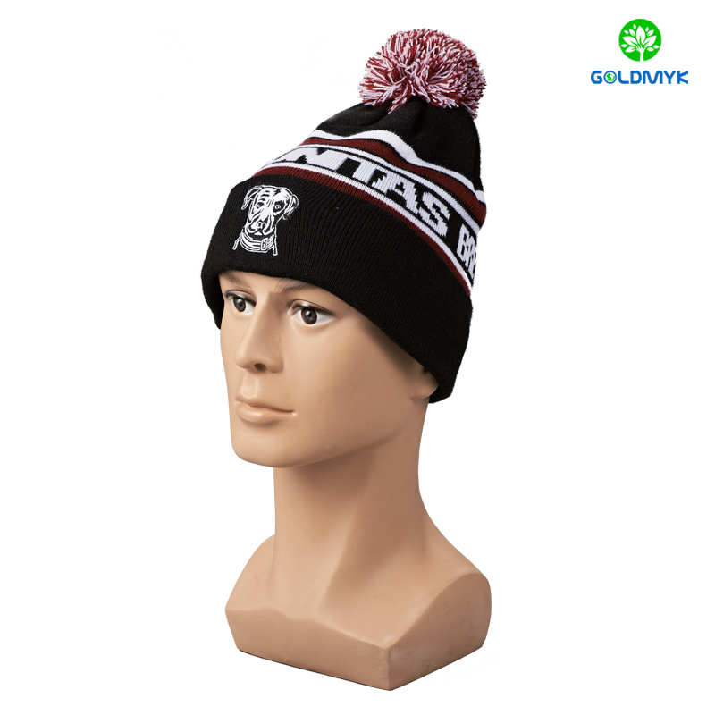 Black intasia pattern and flat embroidery Beanie hat with cuff ブラックのインターシア柄とフラット刺繍のカフ付きビーニーハット